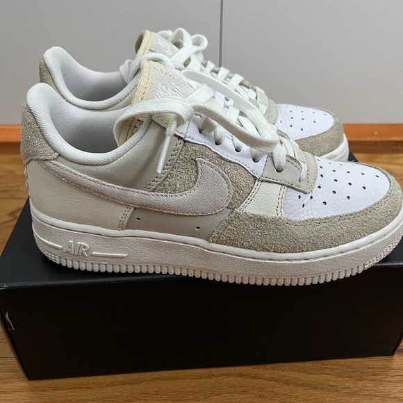 Wmns Nike Air Force '07 'Coconut Milk